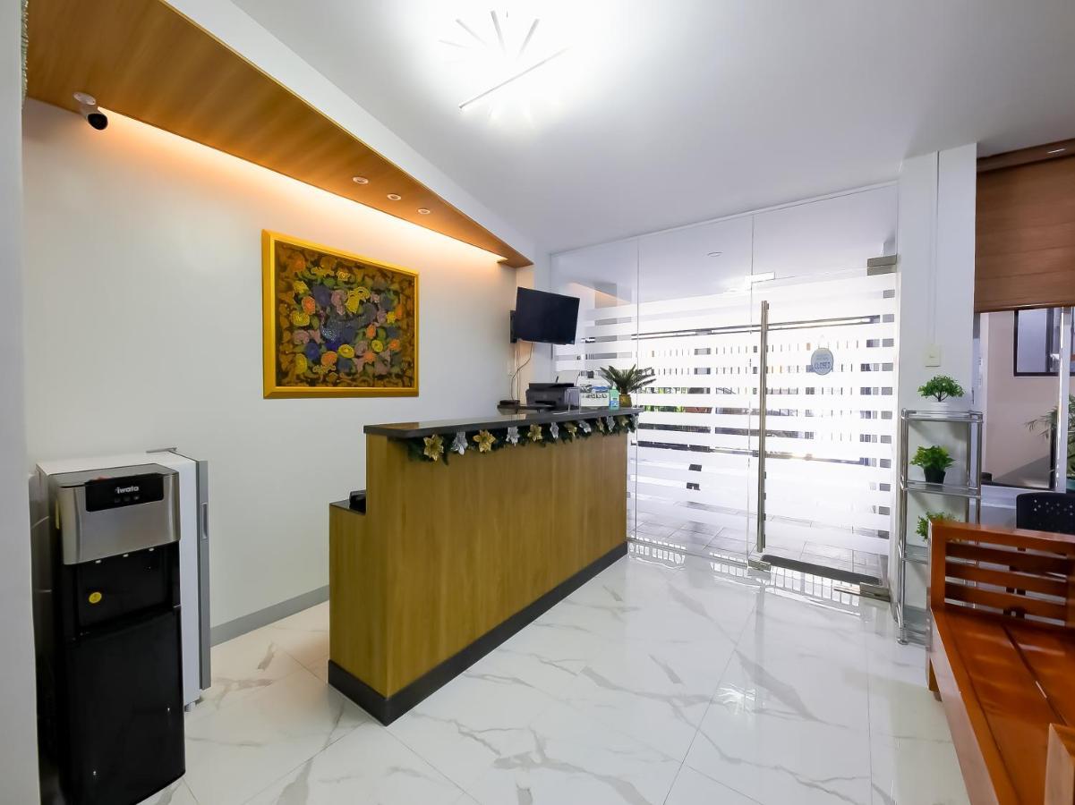 Oyo 848 Dona Aurora Condotel Кесон-Сіті Екстер'єр фото