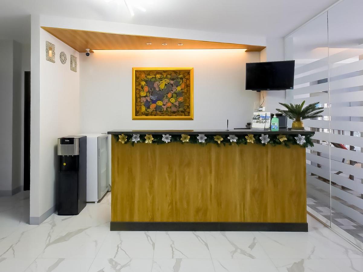 Oyo 848 Dona Aurora Condotel Кесон-Сіті Екстер'єр фото