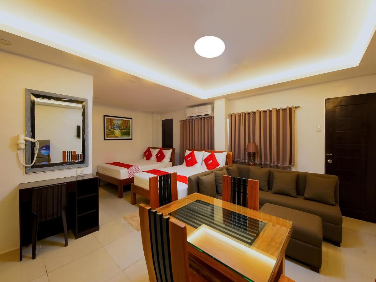 Oyo 848 Dona Aurora Condotel Кесон-Сіті Екстер'єр фото
