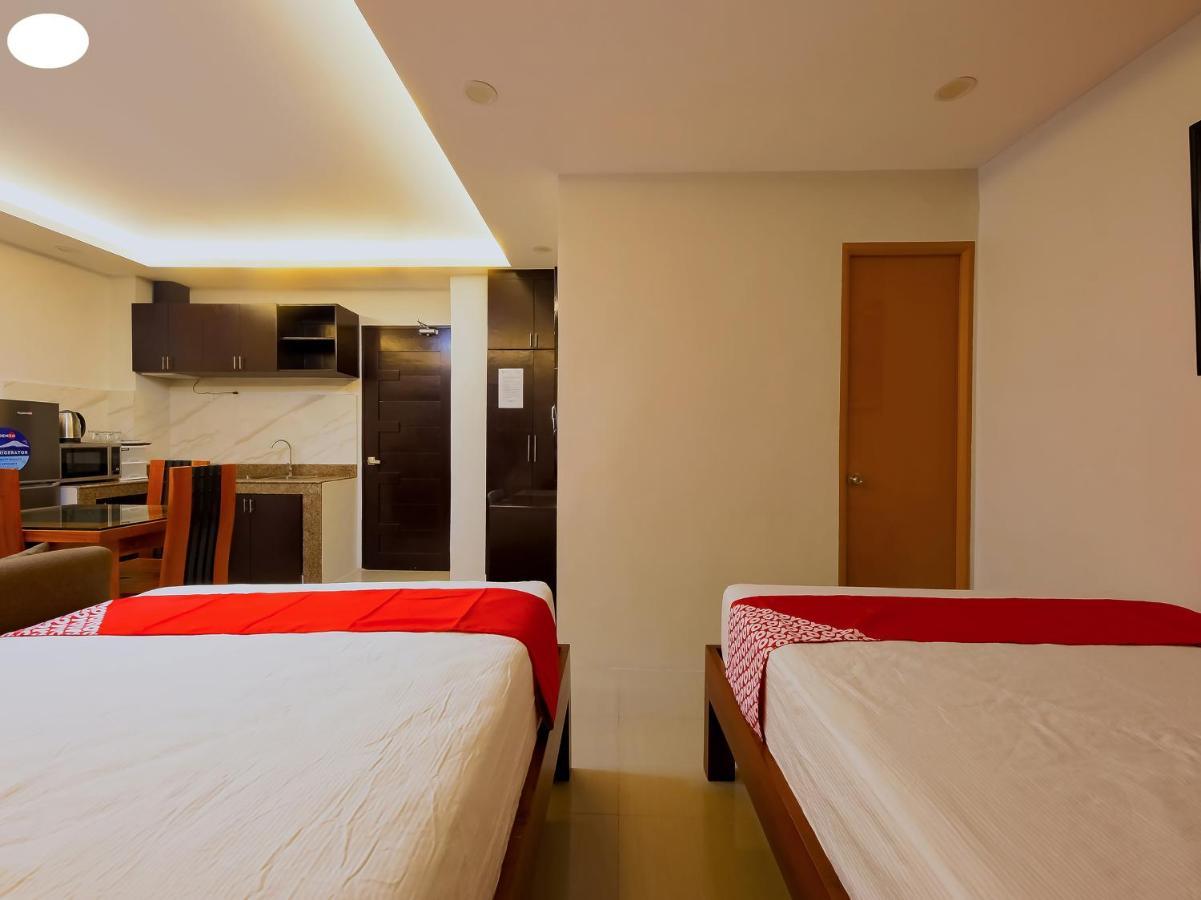 Oyo 848 Dona Aurora Condotel Кесон-Сіті Екстер'єр фото