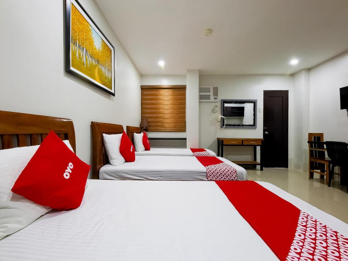 Oyo 848 Dona Aurora Condotel Кесон-Сіті Екстер'єр фото