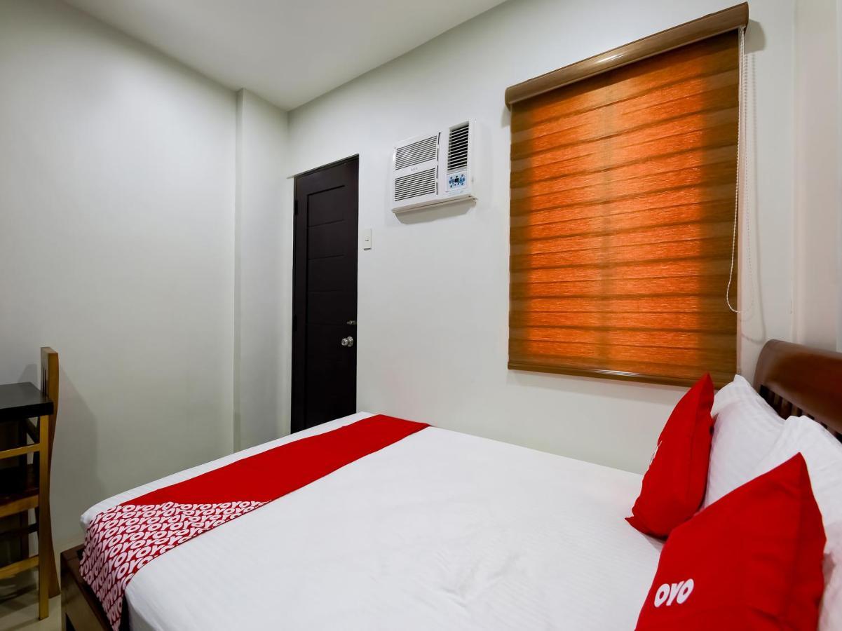 Oyo 848 Dona Aurora Condotel Кесон-Сіті Екстер'єр фото