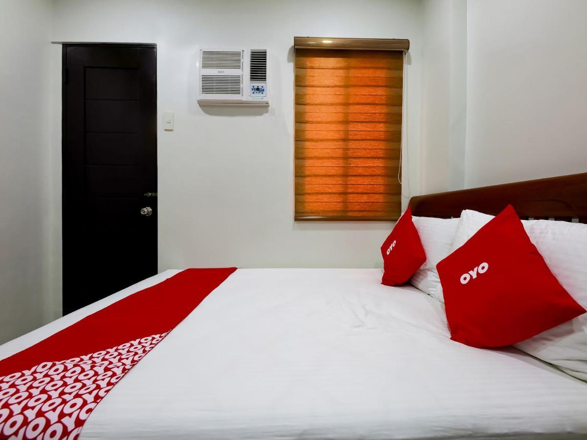 Oyo 848 Dona Aurora Condotel Кесон-Сіті Екстер'єр фото