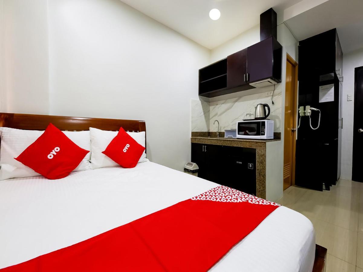 Oyo 848 Dona Aurora Condotel Кесон-Сіті Екстер'єр фото